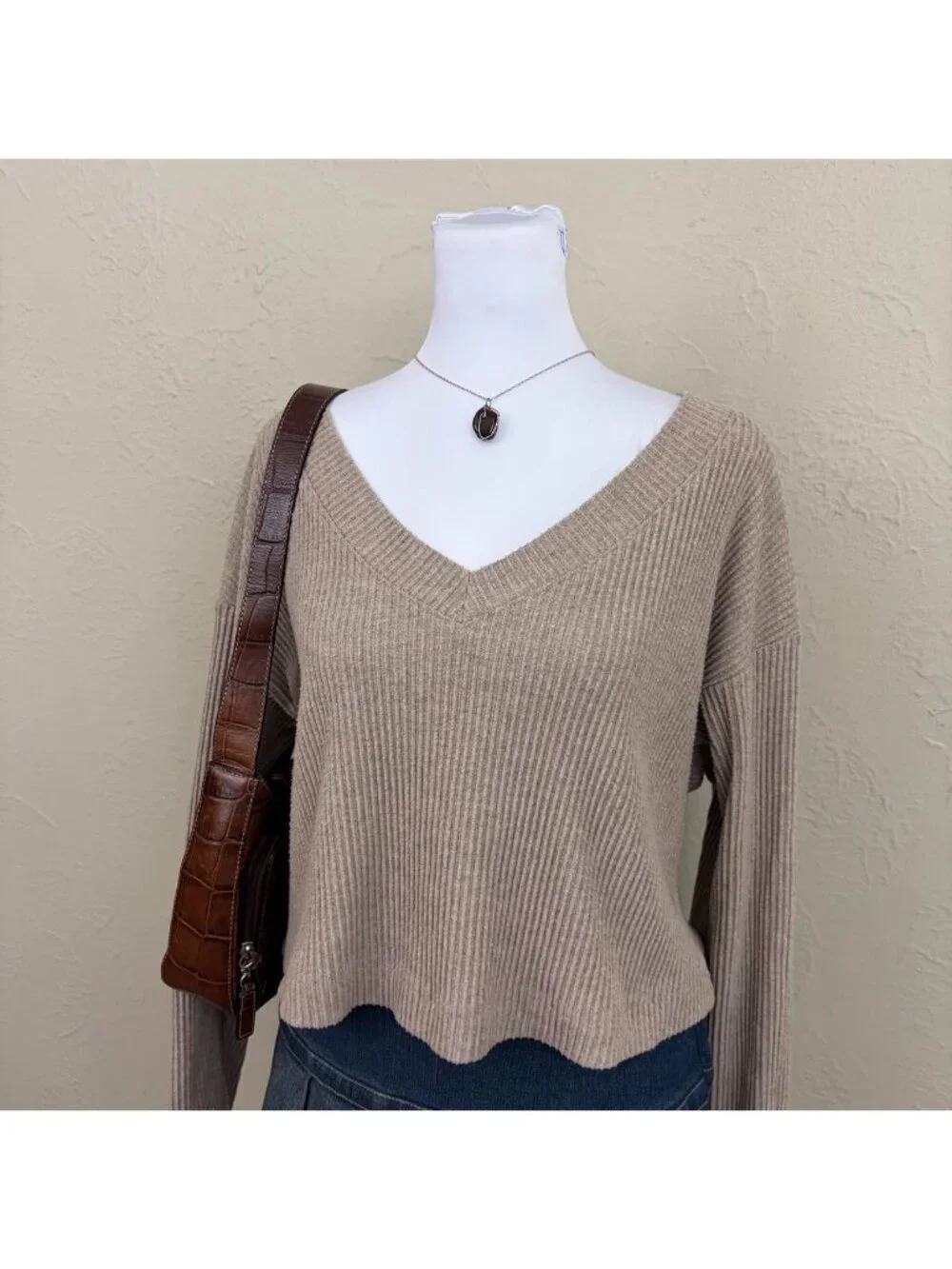 Alo Yoga Muse Ribbed V-Neck Pullover